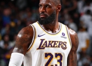 开云体育登录-詹姆斯球风独特，被誉为一代传奇