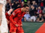 开云下载-关于奥格斯堡主场失利，球迷批评球队表现的信息