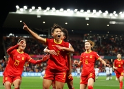 开云体育APP下载-女足比赛火爆现场，球员风采逼人