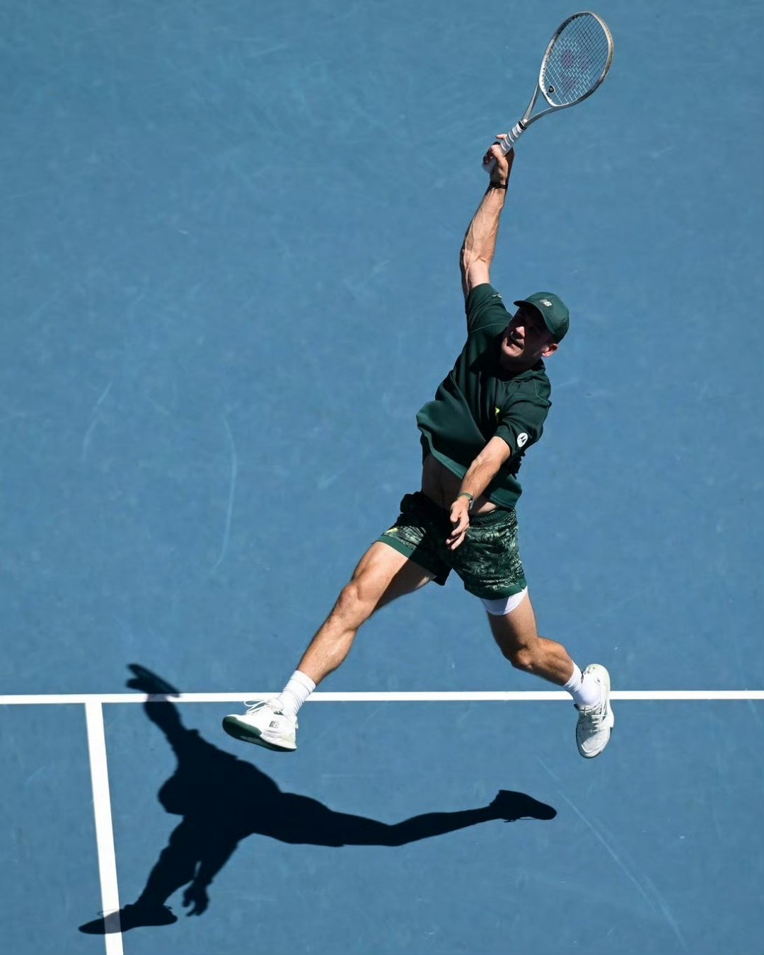 包含世界网球队逆转日本网球队，兹维列夫三分雨点燃全场的词条