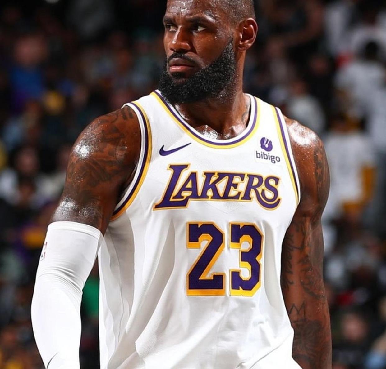 詹姆斯球风独特，被誉为一代传奇