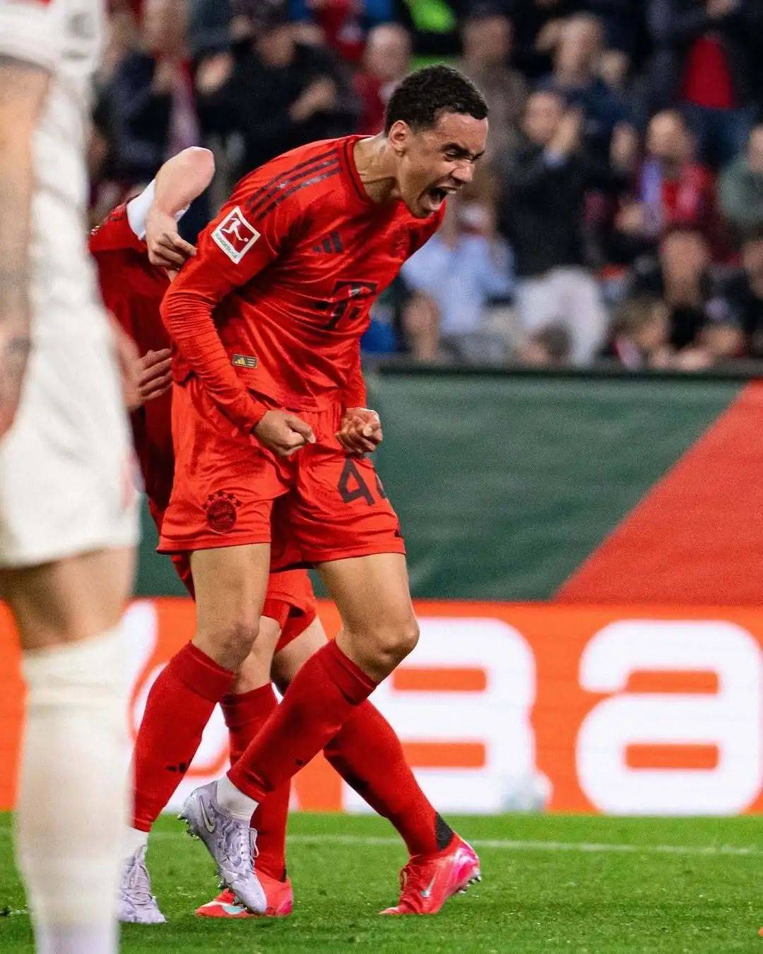 关于奥格斯堡主场失利，球迷批评球队表现的信息