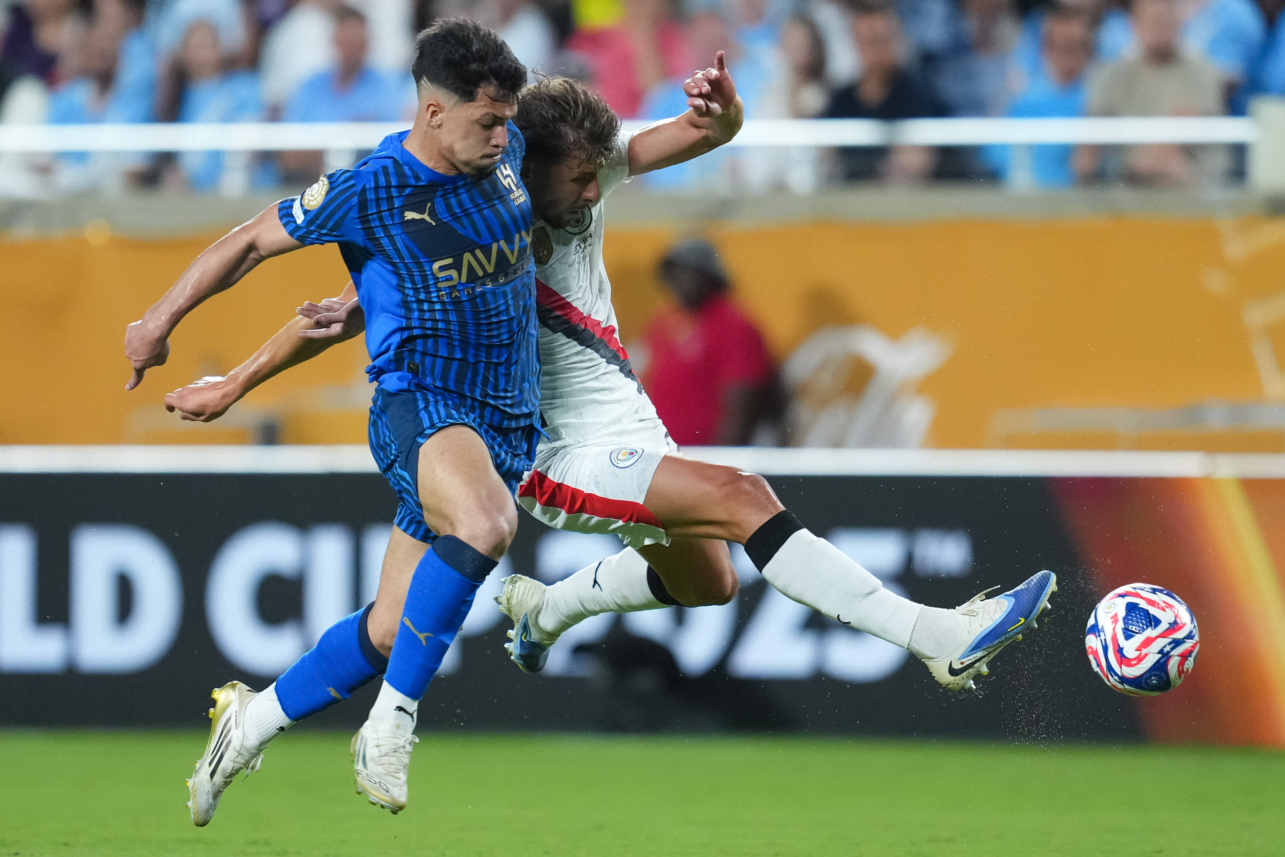 亚眠客场不敌对手,遭遇失利 亚眠客场不敌对手,遭遇失利