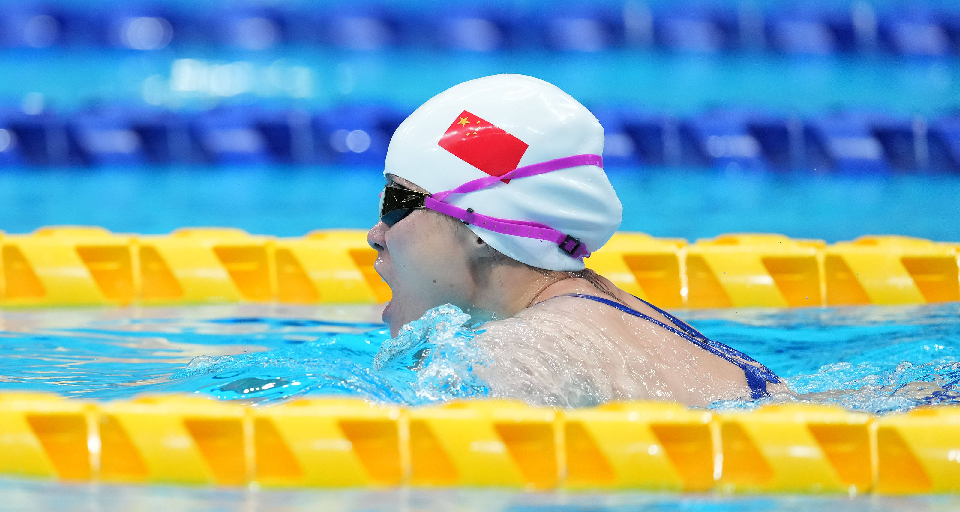 关于马来西亚游泳选手表现优异，再夺金牌的信息