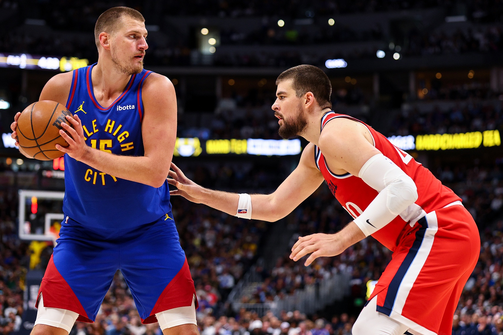 火箭碾压篮网，约基奇惊艳四座