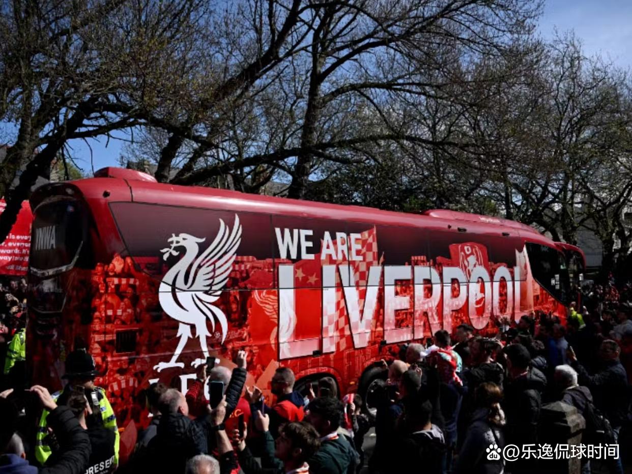 包含利物浦球队充满信心，欧冠冠军城市飘扬胜利旗帜的词条