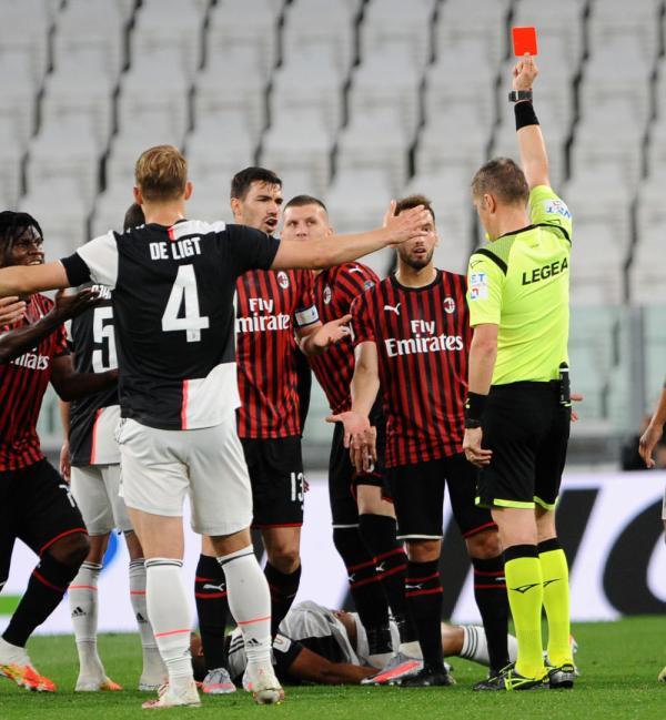 包含惊险一幕！尤文图斯逆转尤文图斯，晋级决赛的词条