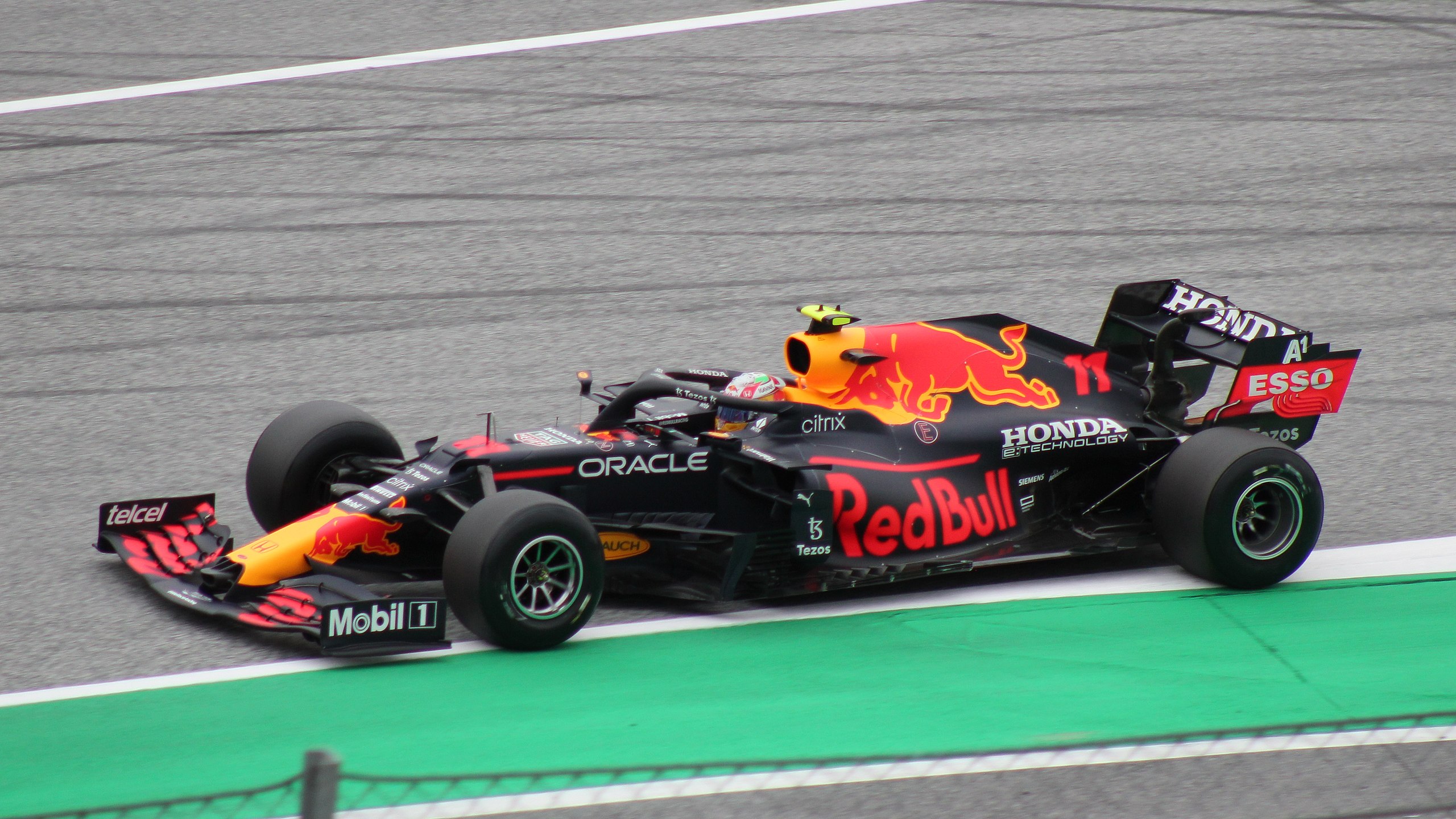 阿斯顿马丁翻盘红牛车队，佩雷兹状态火热的简单介绍