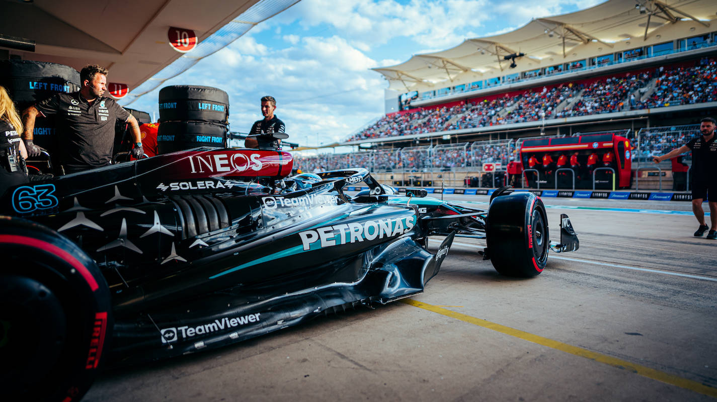 梅赛德斯鏖战法拉利，佩雷兹点燃赛场的简单介绍