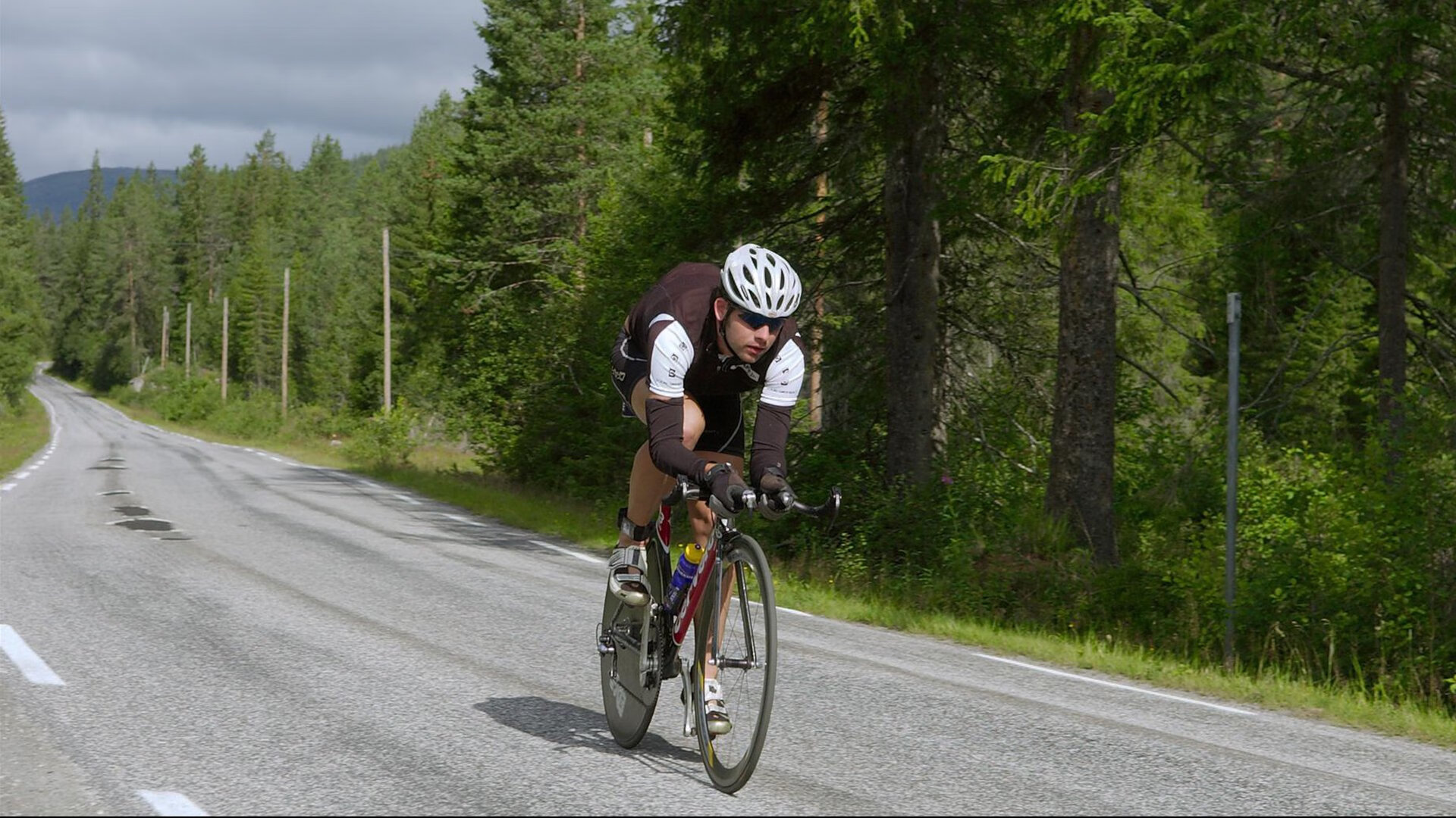 新王登基之夜，贝林厄姆一剑封喉，青春风暴冲垮乌拉圭铁壁