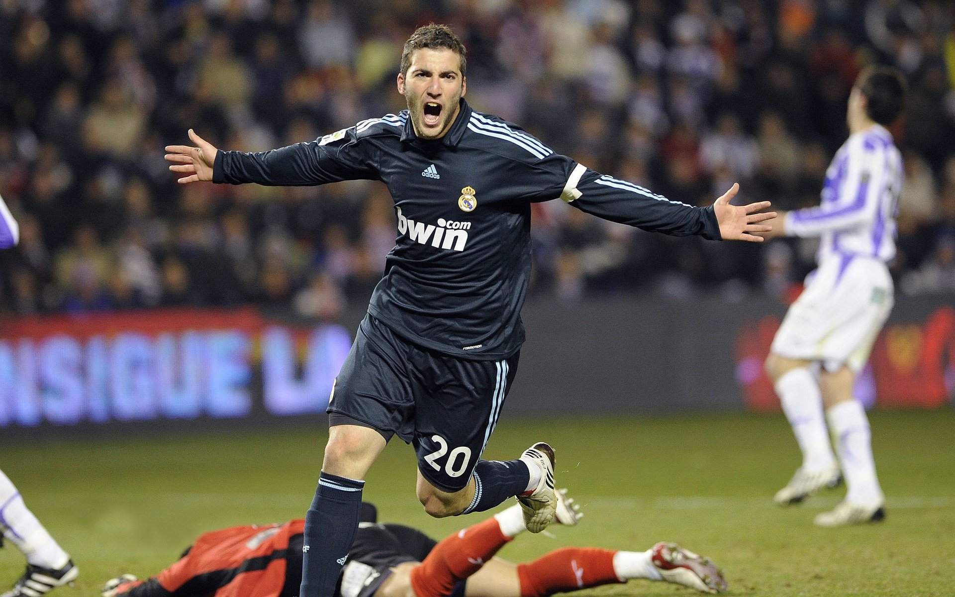 欧冠决赛的战术启示，奥地利如何用防守锁死战术克制阿尔及利亚的攻势足球